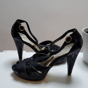 Black patent 4 inch heels